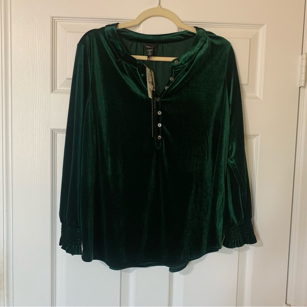 NWT Intro. Green Velvet Blouse Size PL Luxe Stretch Top Minimalist Feminine